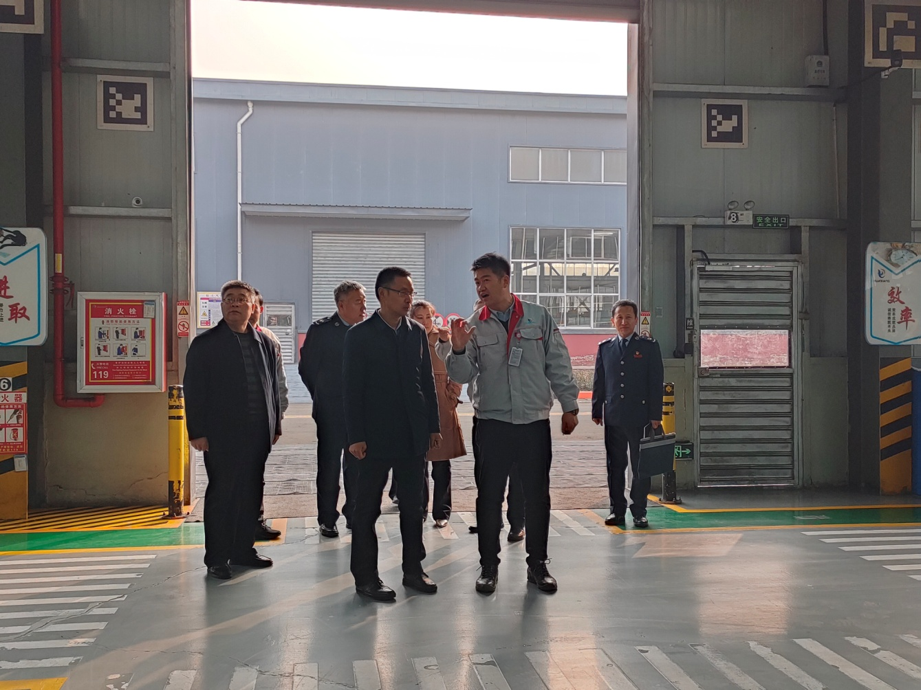 臨汾市稅務(wù)局黨委書記、局長張鎖林一行蒞臨我司調(diào)研服務(wù)