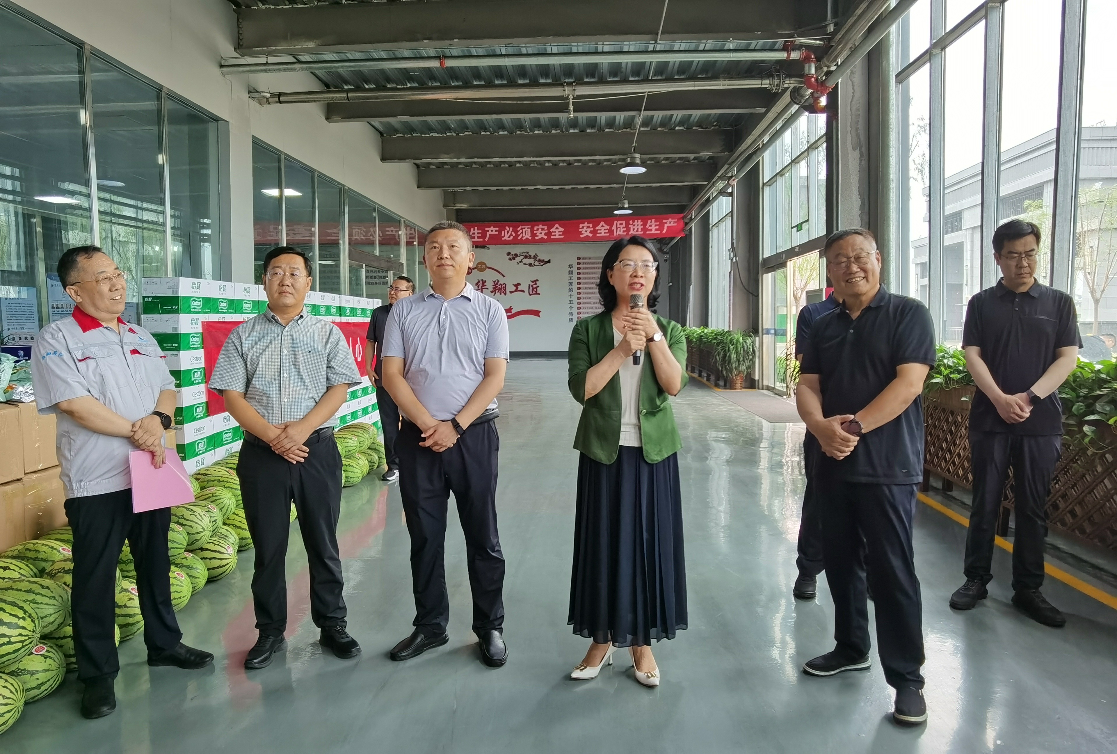 清涼慰問(wèn)暖人心、凝心聚力鼓干勁