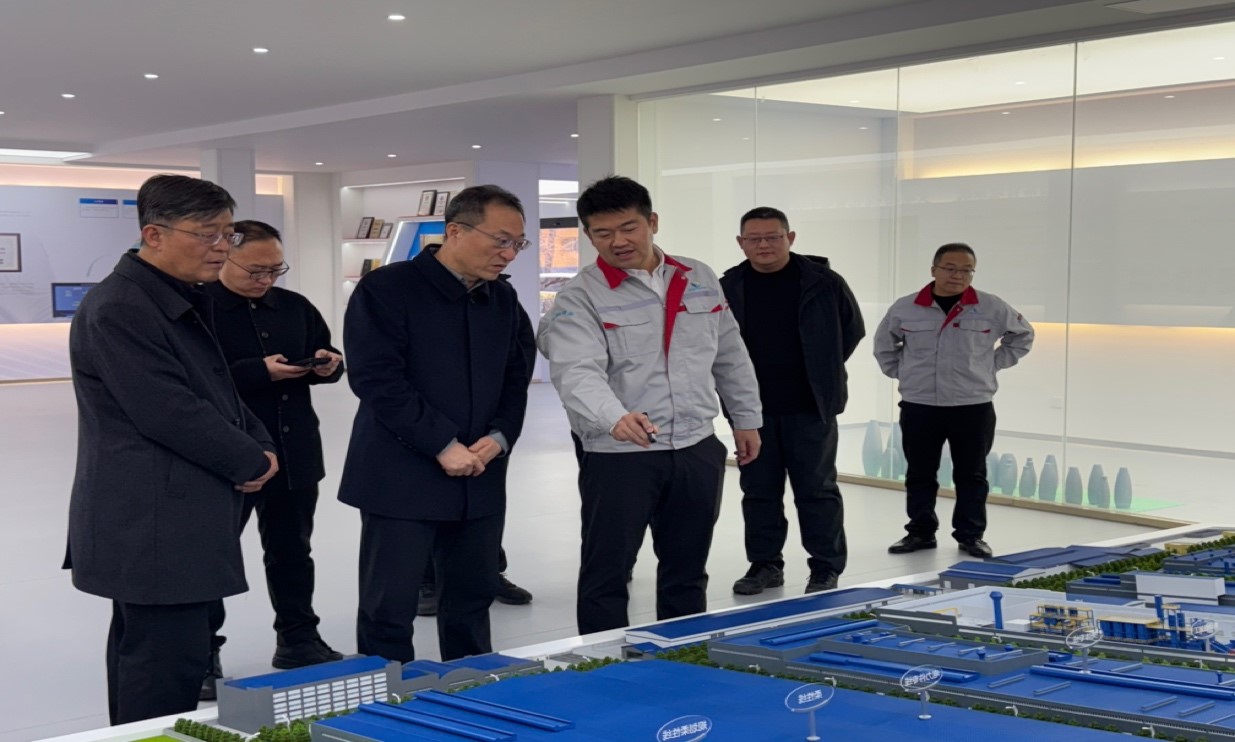 臨汾經(jīng)濟開發(fā)區(qū)黨工委書記、管委會主任白建成一行深入華翔圣德曼新能源汽車零部件產(chǎn)業(yè)園調(diào)研